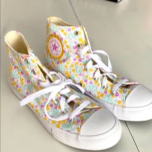 ADORABLE converse floral print 🎀🌸👟